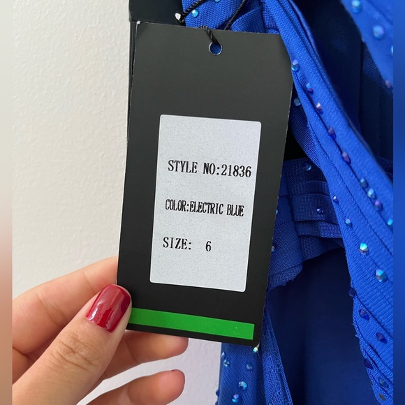 La Femme Dress - Picture 2 of 10